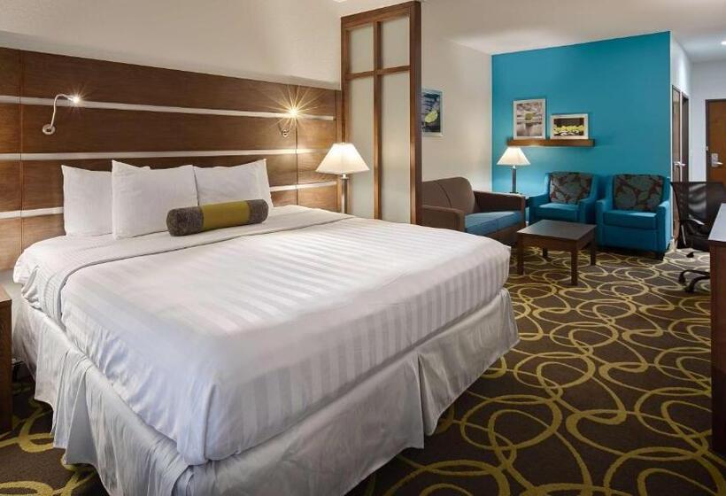מיטת קינג בסוויטה, Best Western Plus College Station Inn & Suites