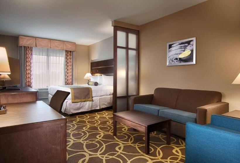 מיטת קינג בסוויטה, Best Western Plus College Station Inn & Suites