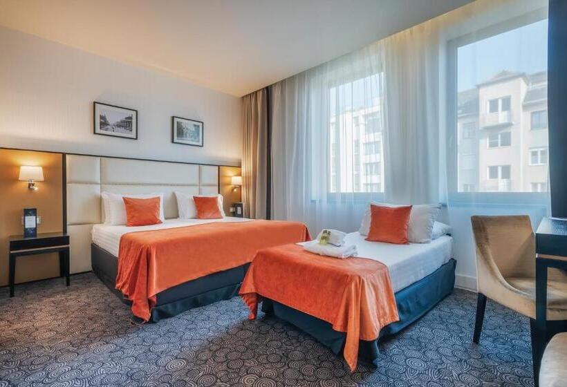 Номер Стандарт, Eurostars Danube Budapest