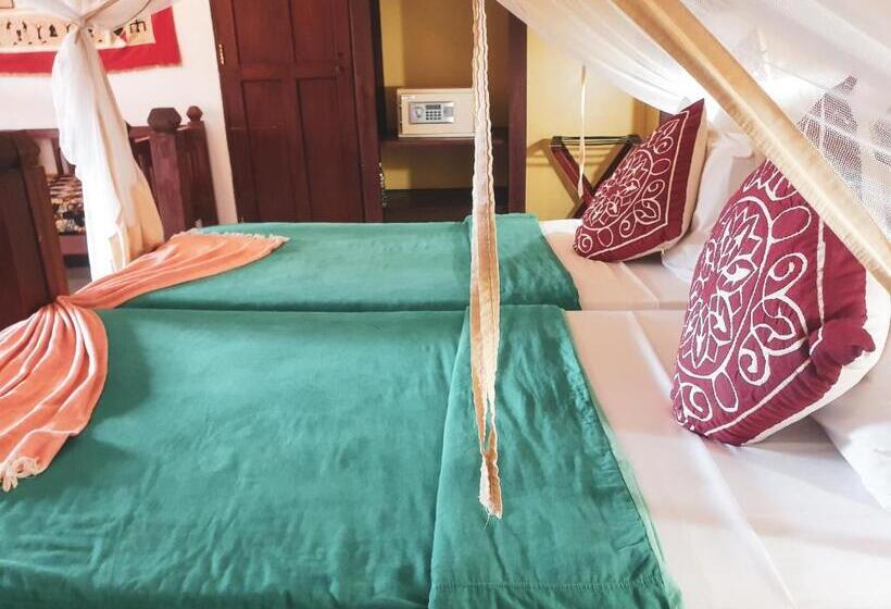 غرفة قياسية ثلاثية, Flame Tree Cottages