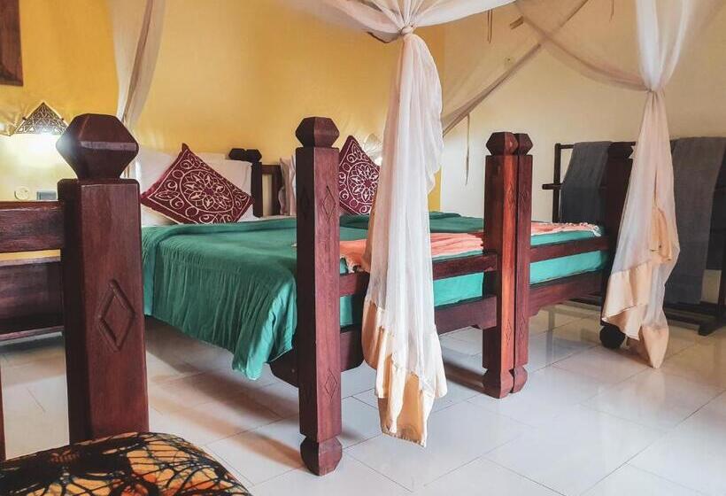 غرفة قياسية ثلاثية, Flame Tree Cottages