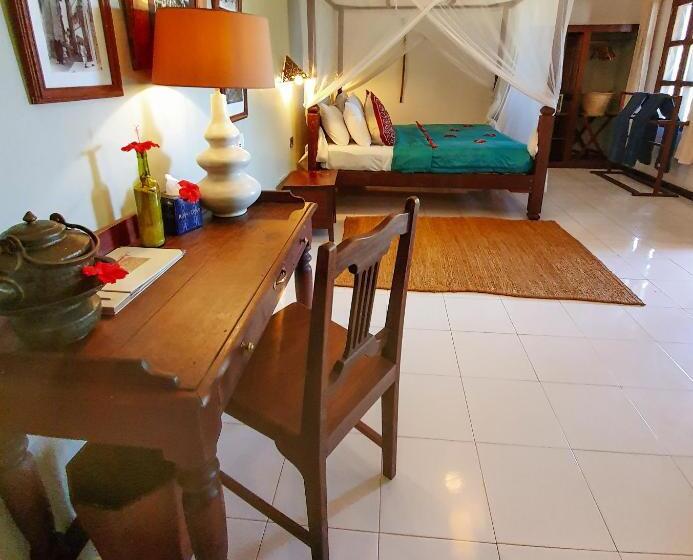 جناح مطلّ علي البحر, Flame Tree Cottages