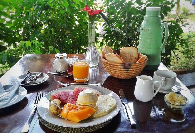 غرفة كلاسيكية رباعية, Flame Tree Cottages