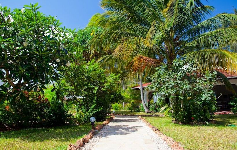 غرفة قياسية ثلاثية, Flame Tree Cottages