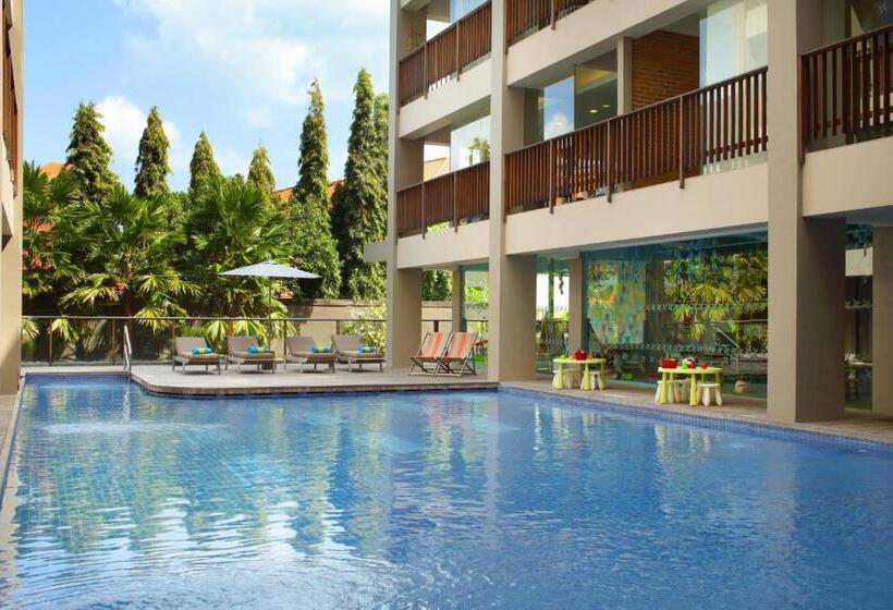 חדר דלוקס נוף בריכה, Four Points By Sheraton Bali, Kuta