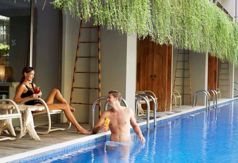 Номер Deluxe, Four Points By Sheraton Bali, Kuta