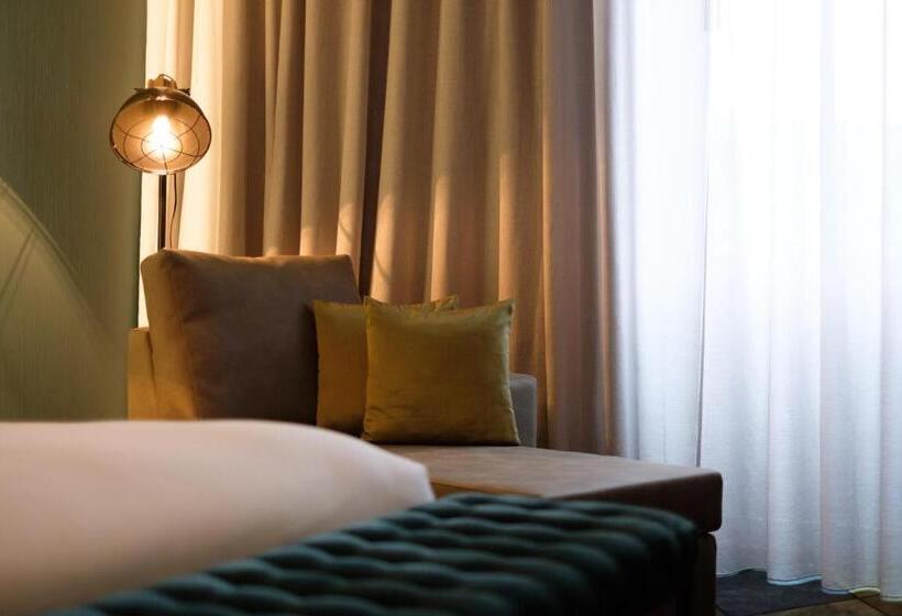 Люкс, Octant Furnas