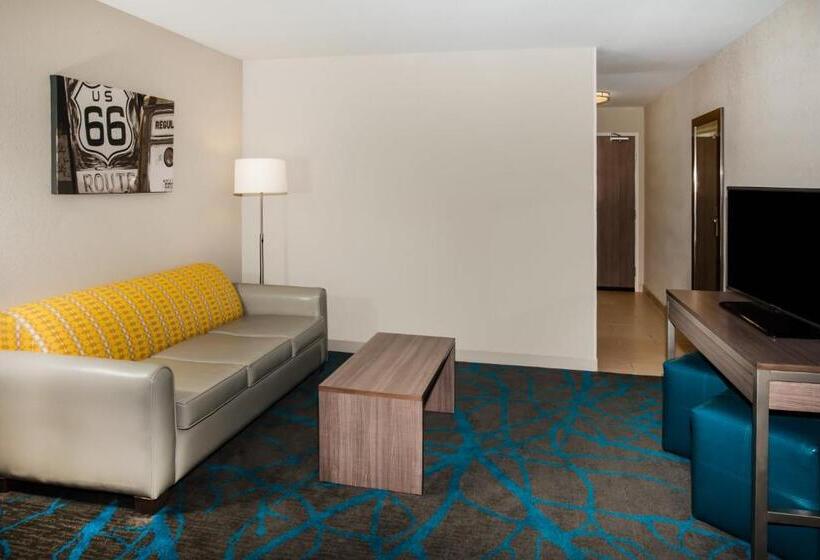 带大床的套房, Holiday Inn Express & Suites Litchfield, An Ihg
