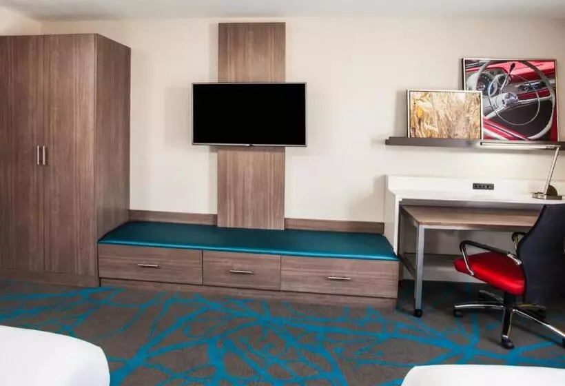 スイート, Holiday Inn Express & Suites Litchfield, An Ihg