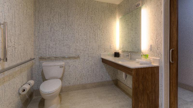 סוויטה מותאמת לאדם עם מוגבלויות, Holiday Inn Express & Suites Tulsa Midtown, An Ihg