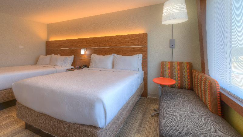 חדר סטנדרט, Holiday Inn Express & Suites Tulsa Midtown, An Ihg