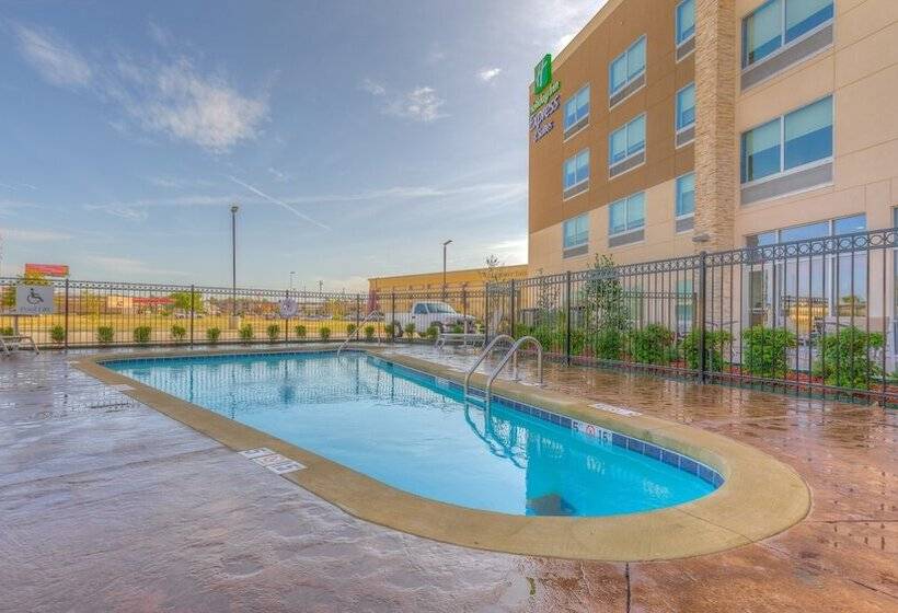 חדר סטנדרט שתי מיטות זוגיות, Holiday Inn Express & Suites Tulsa Midtown, An Ihg