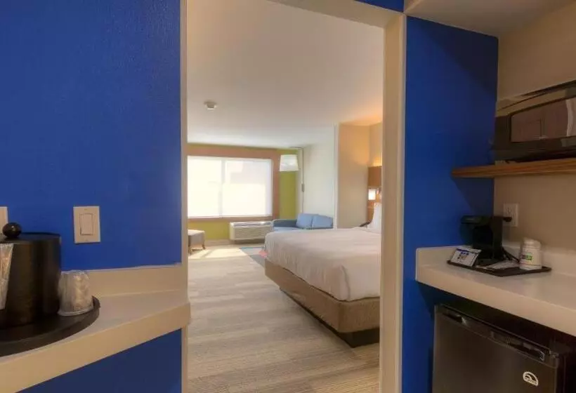 身障者適用スイートルーム, Holiday Inn Express & Suites Tulsa Midtown, An Ihg
