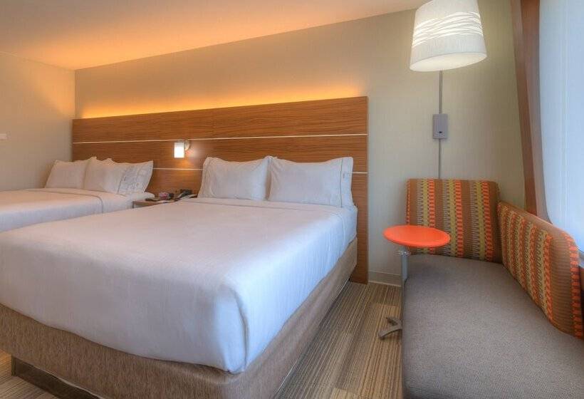 חדר סטנדרט שתי מיטות זוגיות, Holiday Inn Express & Suites Tulsa Midtown, An Ihg