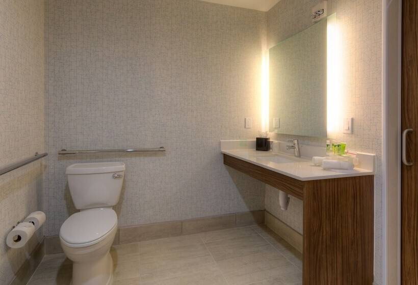 חדר סטנדרט שתי מיטות זוגיות, Holiday Inn Express & Suites Tulsa Midtown, An Ihg