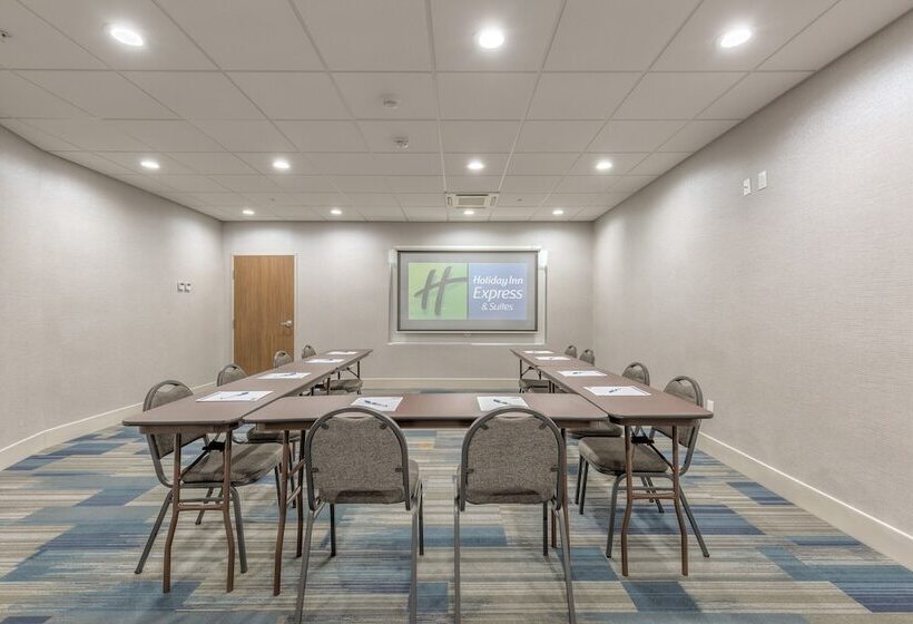 חדר סטנדרט, Holiday Inn Express & Suites Tulsa Midtown, An Ihg