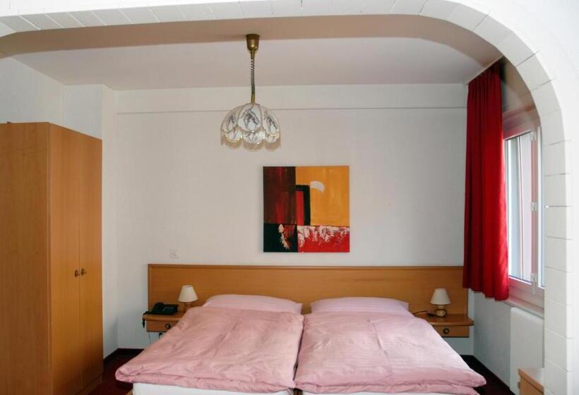 Номер Стандарт Трехместный, Hôtel Elite