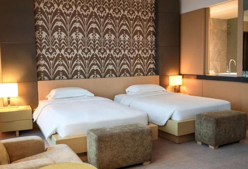 اتاق استاندارد با چشم‌انداز دریاچه, Hyatt Regency Dushanbe