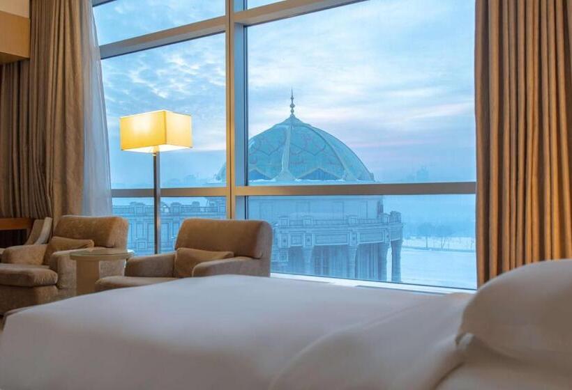 اتاق استاندارد با چشم‌انداز دریاچه, Hyatt Regency Dushanbe