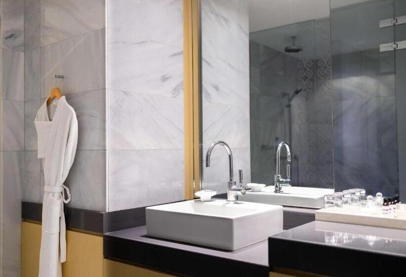 اتاق باشگاه با دید به دریاچه, Hyatt Regency Dushanbe