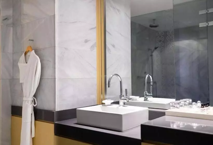 اتاق باشگاه با دید به دریاچه, Hyatt Regency Dushanbe