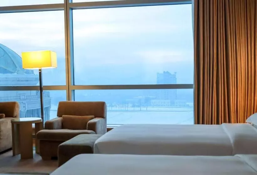 اتاق باشگاه با دید به دریاچه, Hyatt Regency Dushanbe