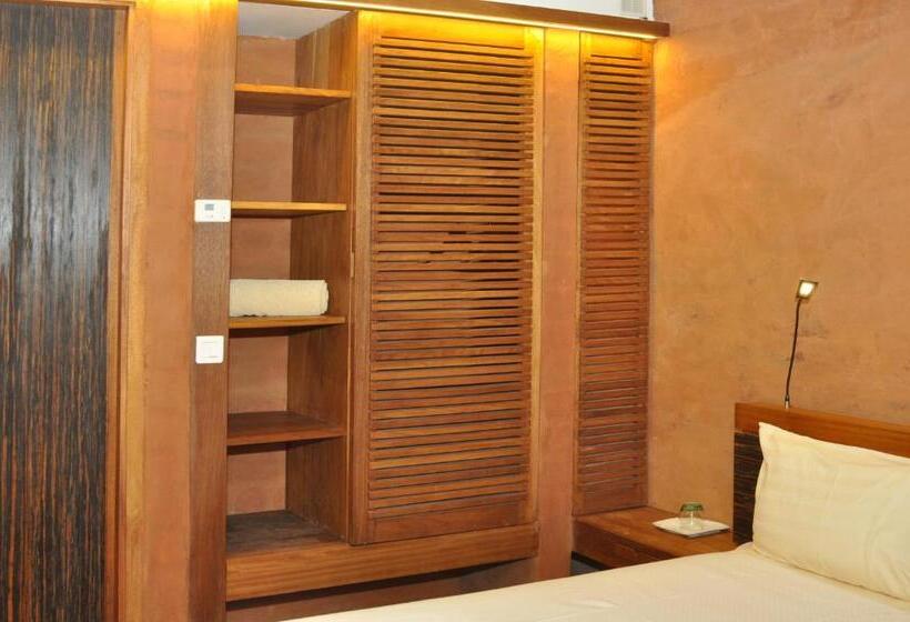 اتاق سوپریور, Le Djoloff