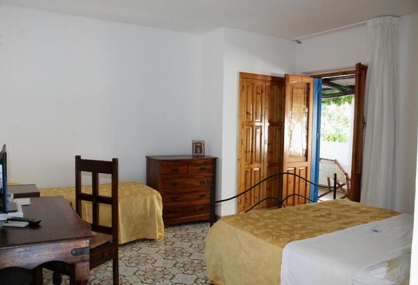 Номер Стандарт Трехместный, Tesoriero