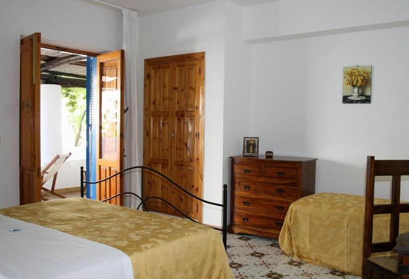 Номер Стандарт Трехместный, Tesoriero