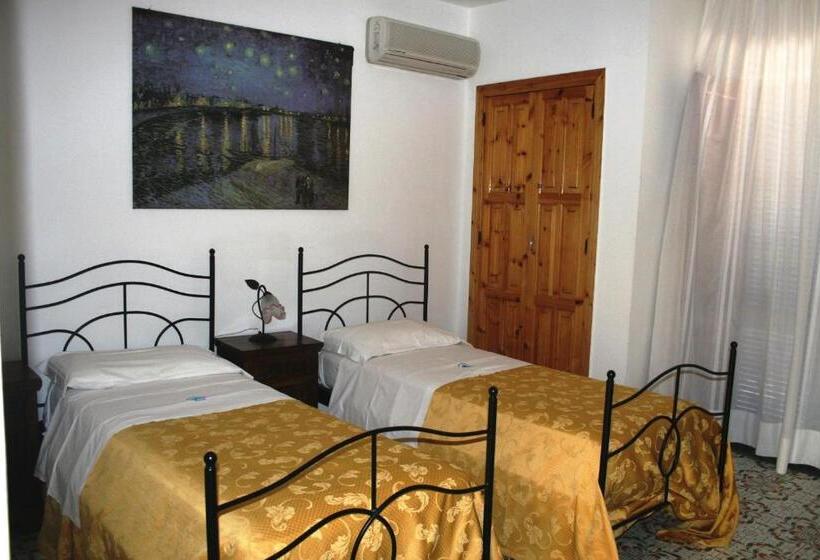 Номер Стандарт Трехместный, Tesoriero