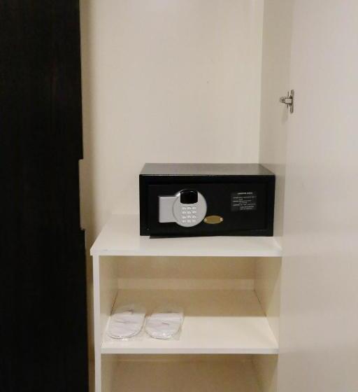 اتاق اجرایی با تخت بزرگ, The Grand Campbell Hotel Kuala Lumpur