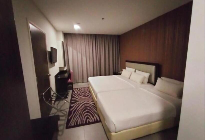اتاق لوکس سه تخته, The Grand Campbell Hotel Kuala Lumpur