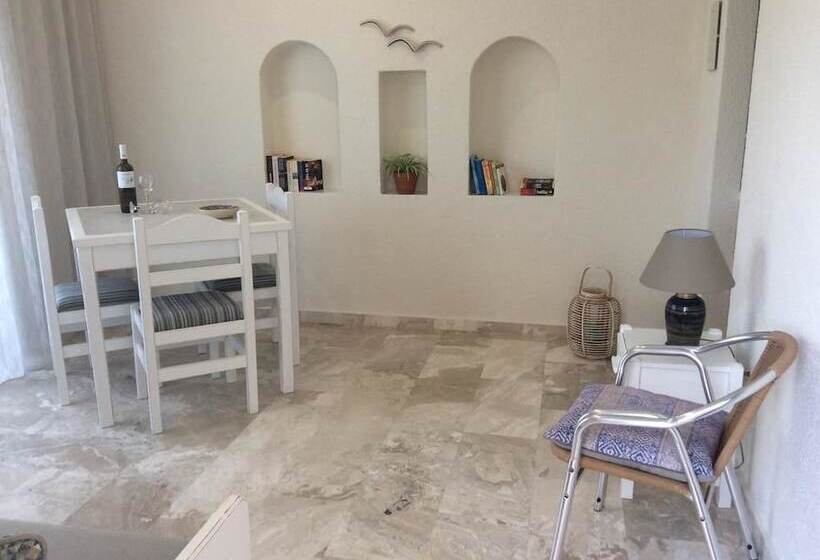 דירת חדר, Maria Suites