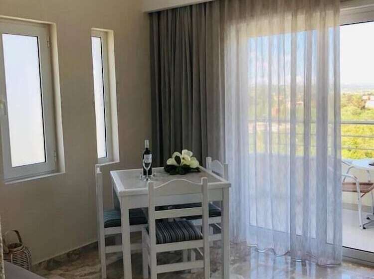 דירת חדר, Maria Suites
