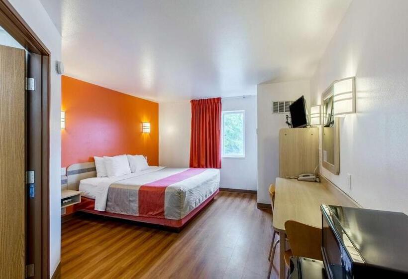 带大床的豪华间, Motel 6 Baraboo, Wi Lake Delton Wisconsin Dells