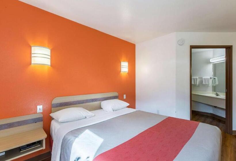 带大床的豪华间, Motel 6 Baraboo, Wi Lake Delton Wisconsin Dells