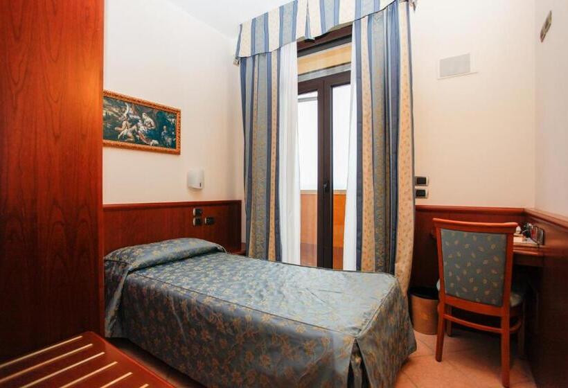 高级单人间, Garda Family House