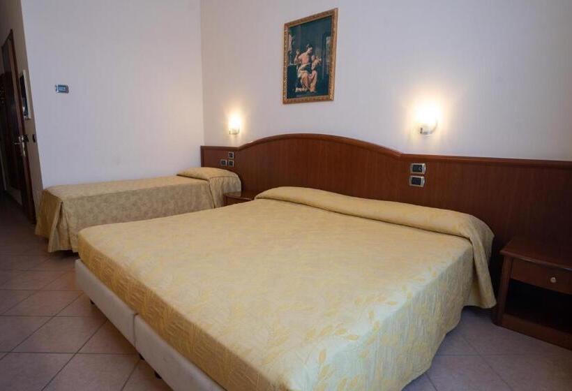 高级三人间, Garda Family House