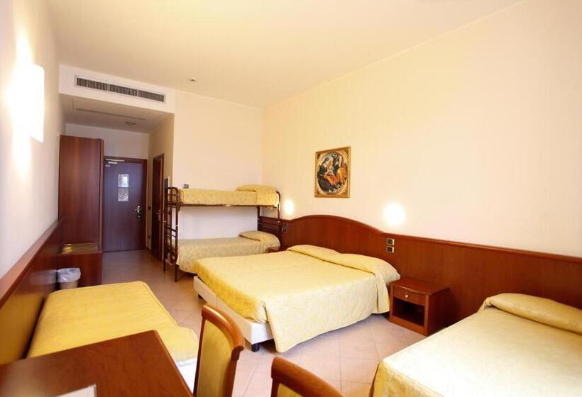 高级家庭房间, Garda Family House