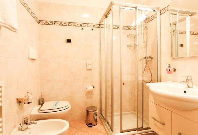 Superior room with lake view, Garda Family House