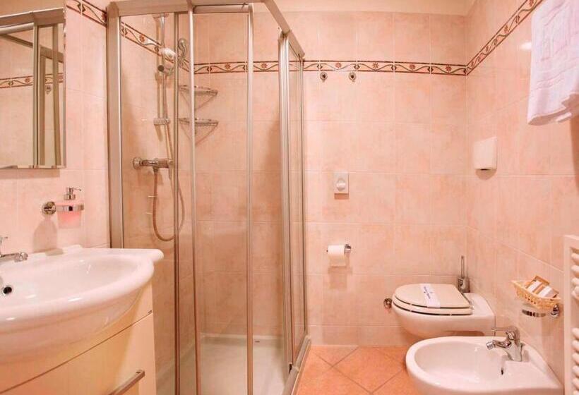 Номер Стандарт Вид на Сад, Garda Family House