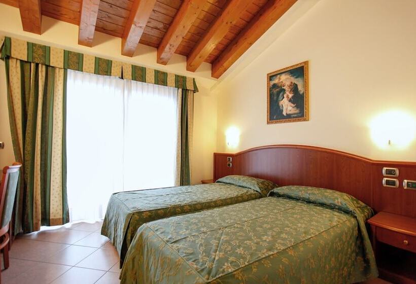 Superior room with lake view, Garda Family House