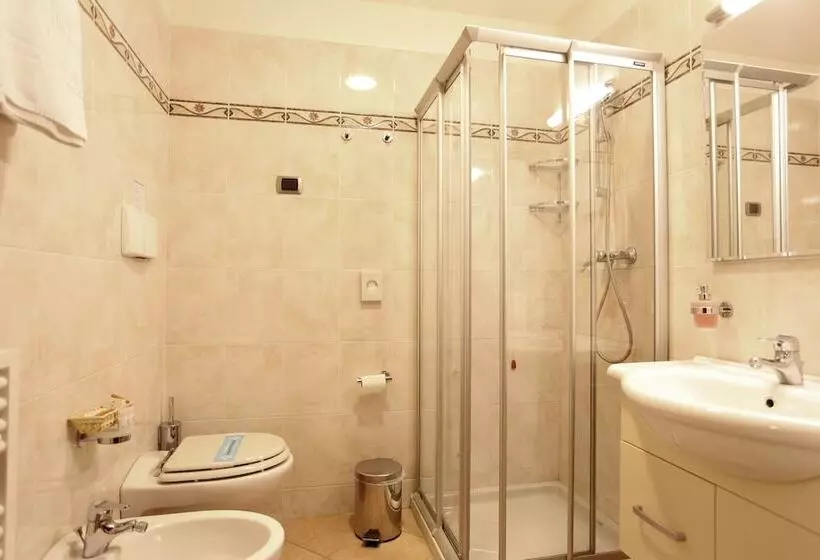 Superior room with lake view, Garda Family House