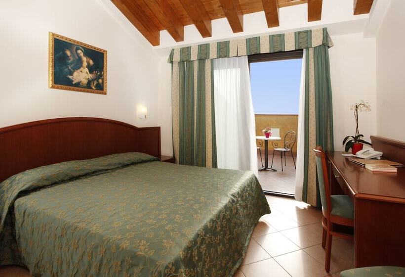 Superior room with lake view, Garda Family House