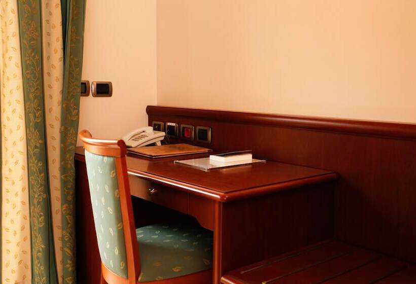Superior room with lake view, Garda Family House