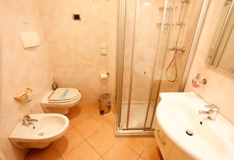 수피리어 트리플 룸, Garda Family House