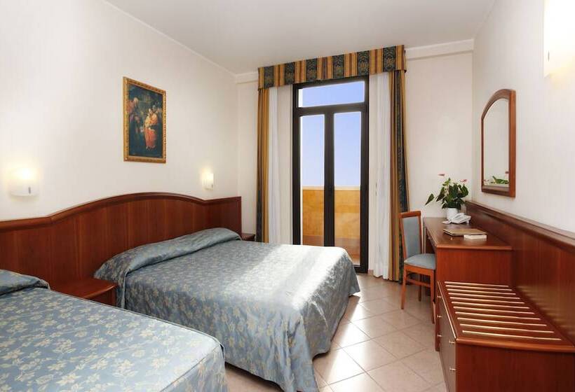 高级三人间, Garda Family House