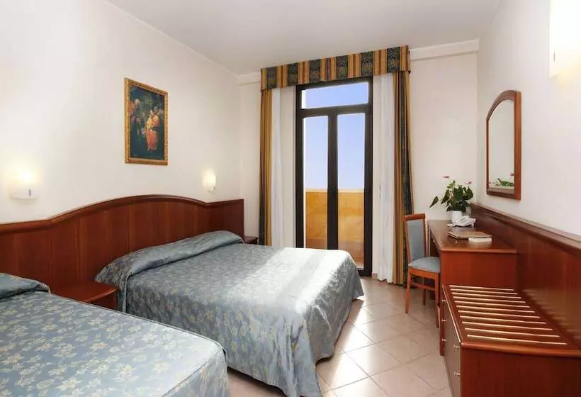 Superior Kolmen Hengen Huone, Garda Family House