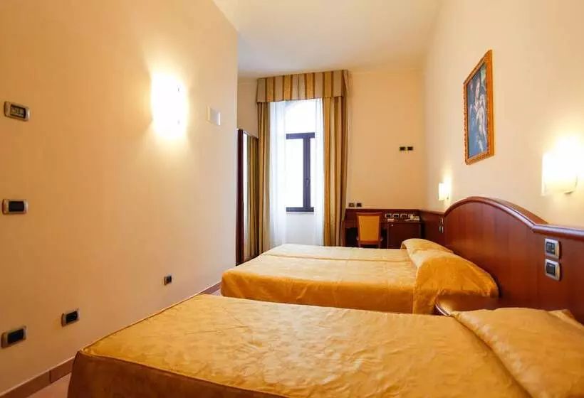 Superior Kolmen Hengen Huone, Garda Family House