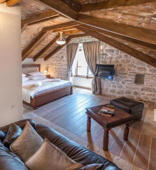 سوییت جونیور با چشم‌انداز دریا, Conte Hotel & Restaurant